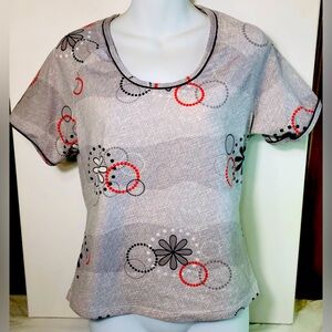Nike Women’s T-shirt Size Large Grey Black Red White Pattern Circle Flower
